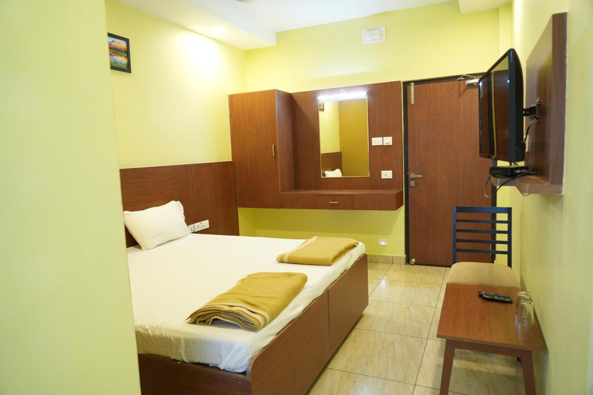Sri Krishnan Residency Hotel Pollāchi Eksteriør billede