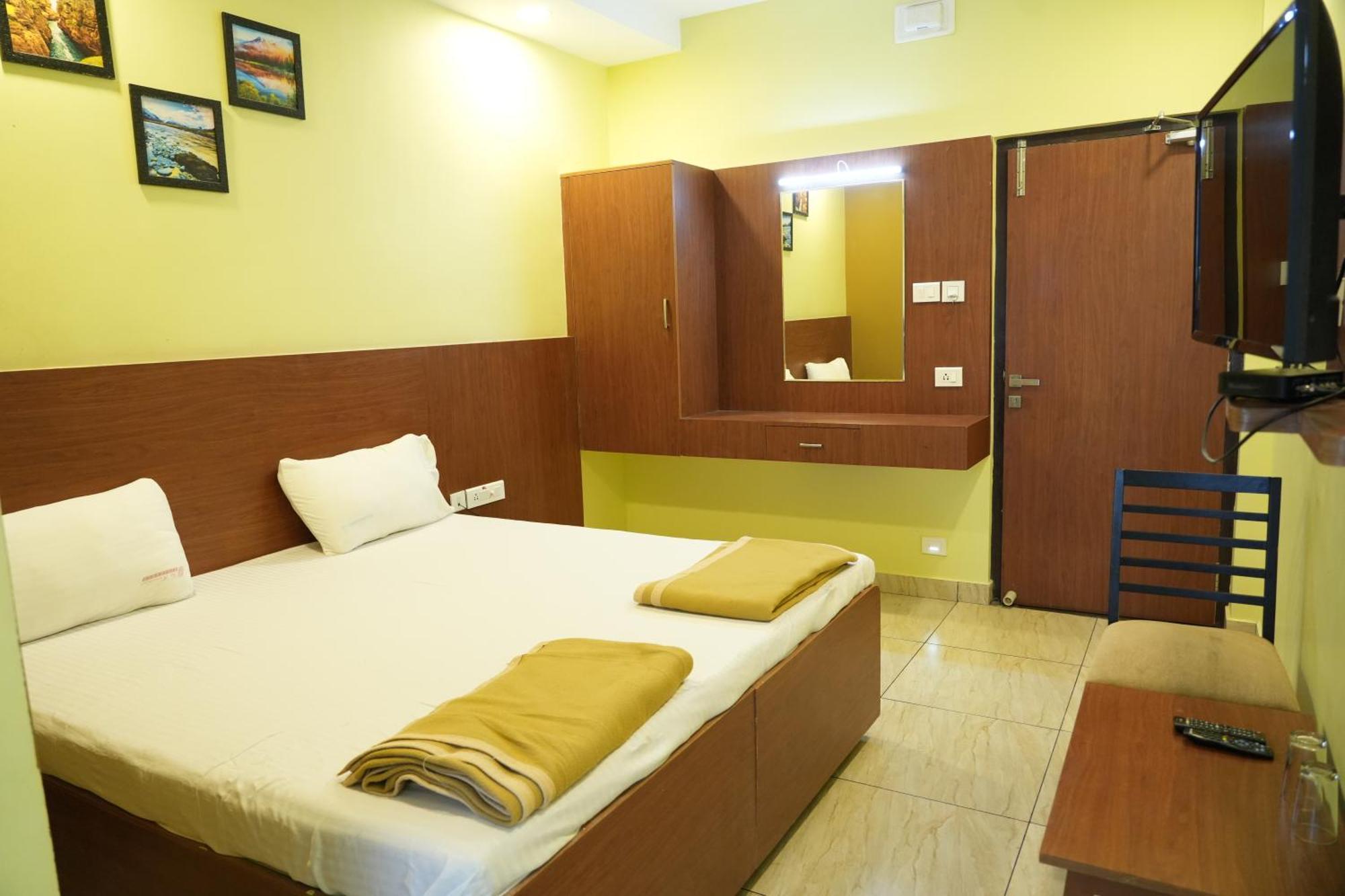 Sri Krishnan Residency Hotel Pollāchi Eksteriør billede