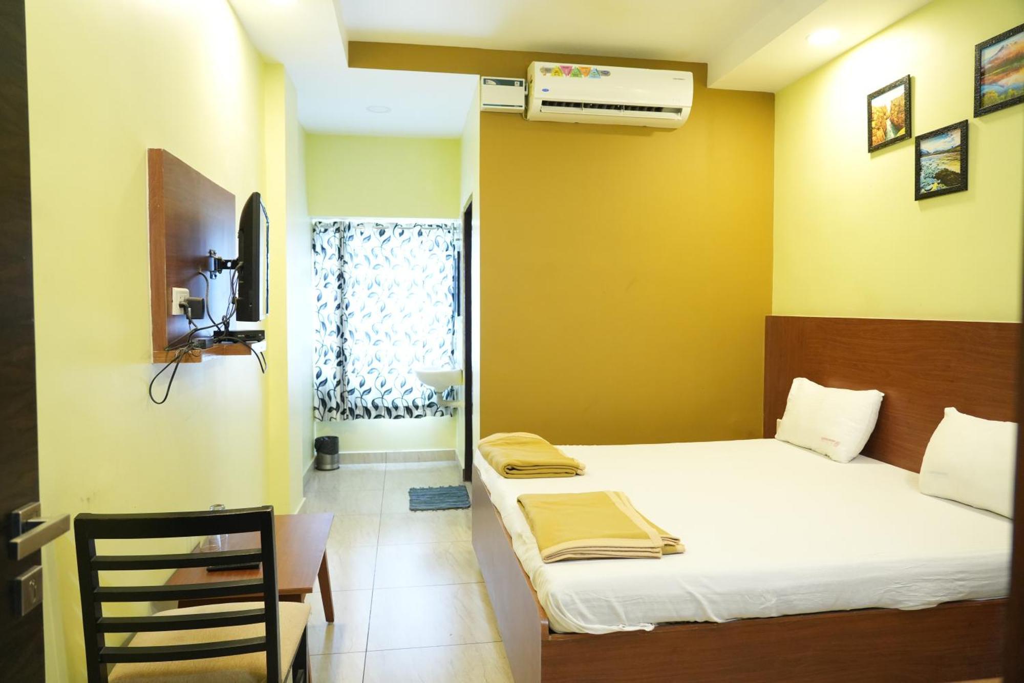 Sri Krishnan Residency Hotel Pollāchi Eksteriør billede