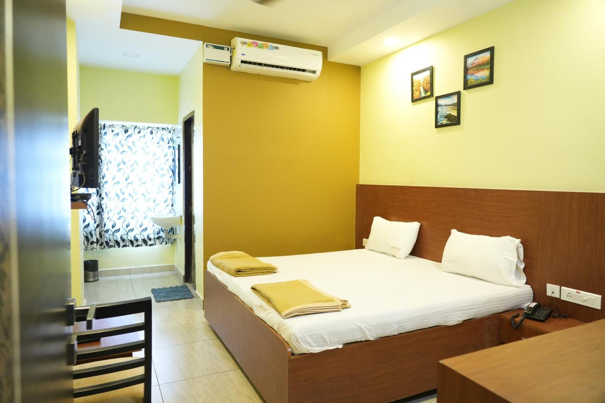 Sri Krishnan Residency Hotel Pollāchi Eksteriør billede