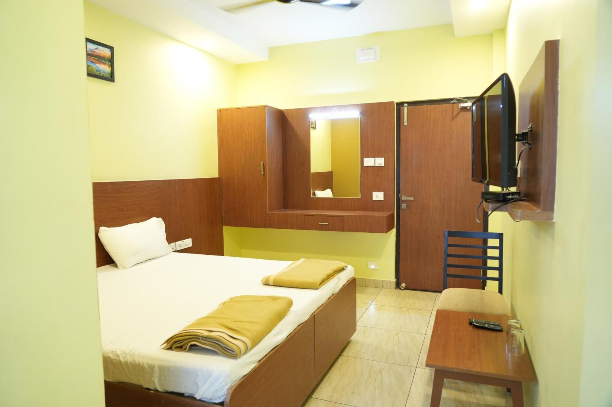 Sri Krishnan Residency Hotel Pollāchi Eksteriør billede
