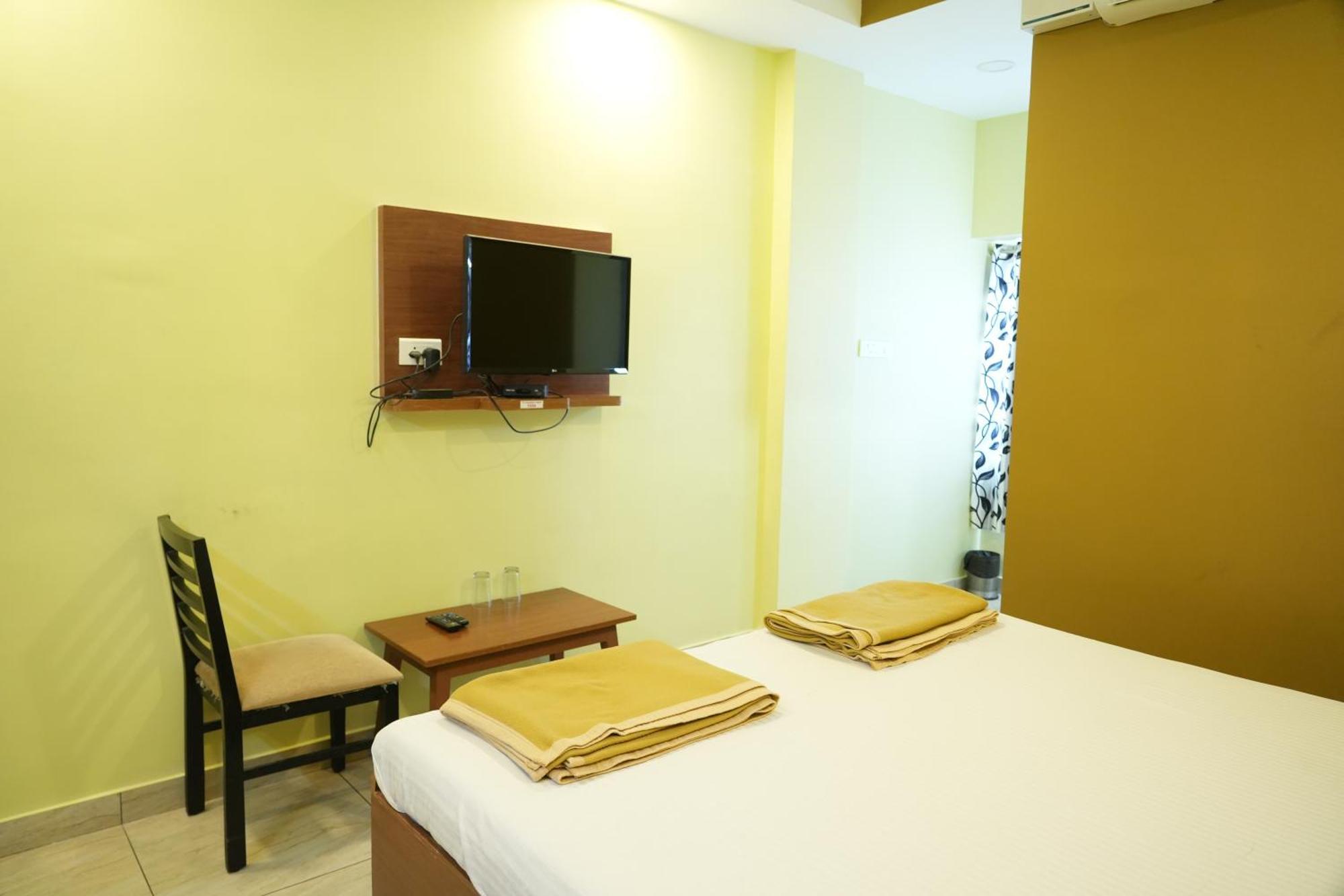 Sri Krishnan Residency Hotel Pollāchi Eksteriør billede