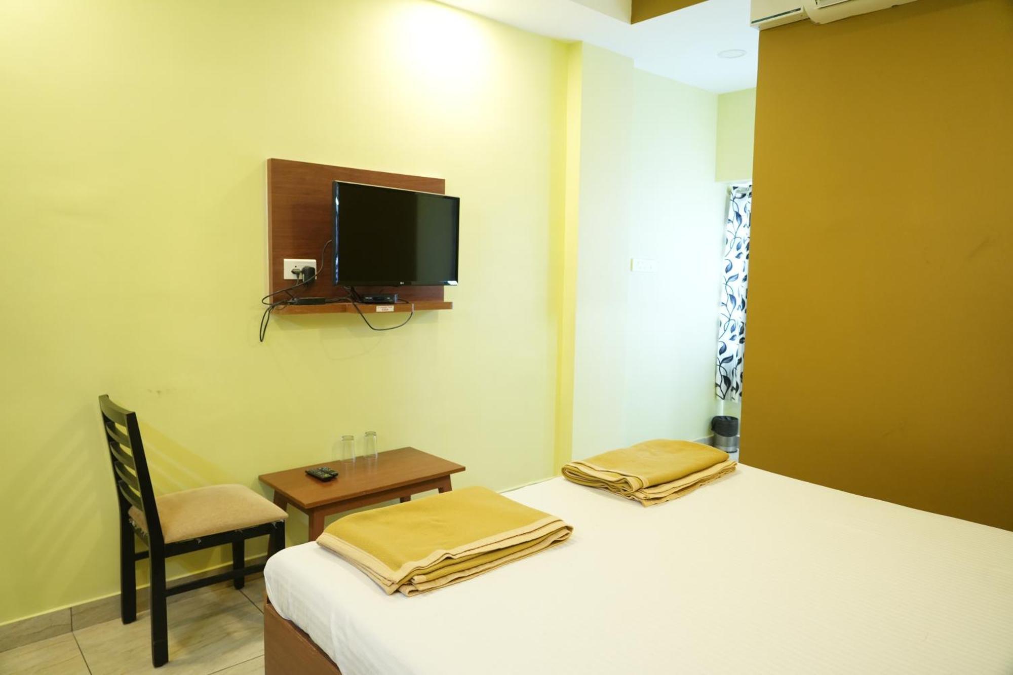 Sri Krishnan Residency Hotel Pollāchi Eksteriør billede