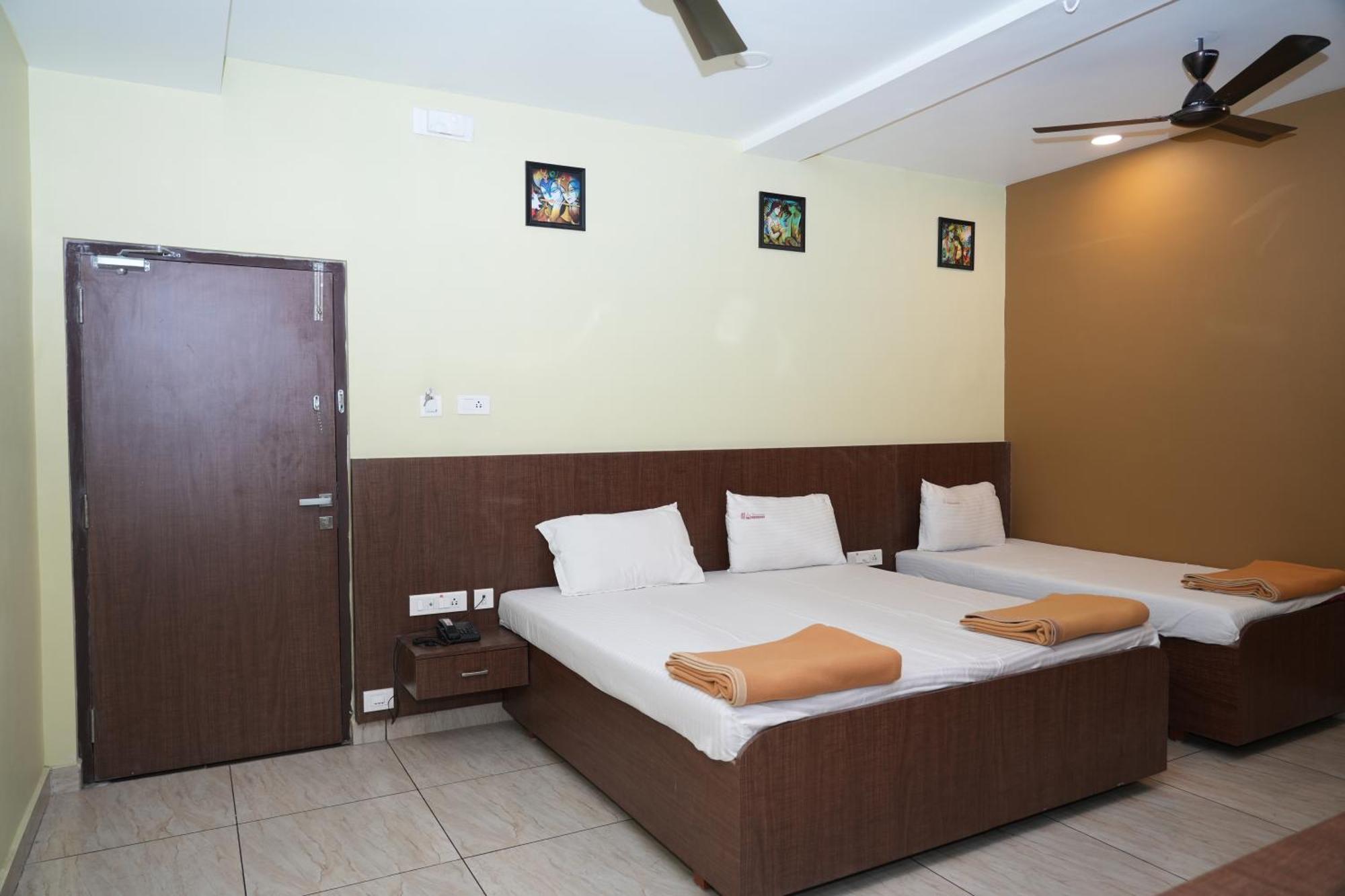 Sri Krishnan Residency Hotel Pollāchi Eksteriør billede