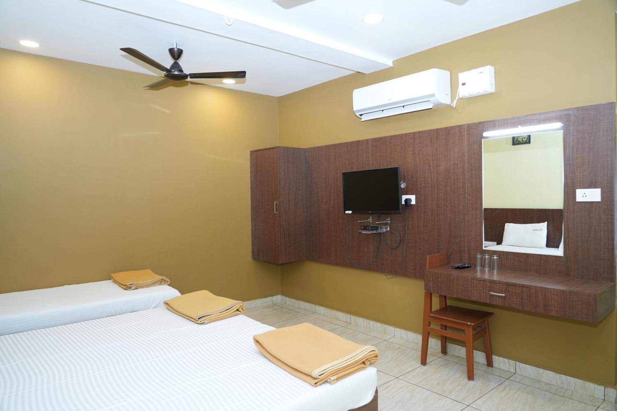 Sri Krishnan Residency Hotel Pollāchi Eksteriør billede
