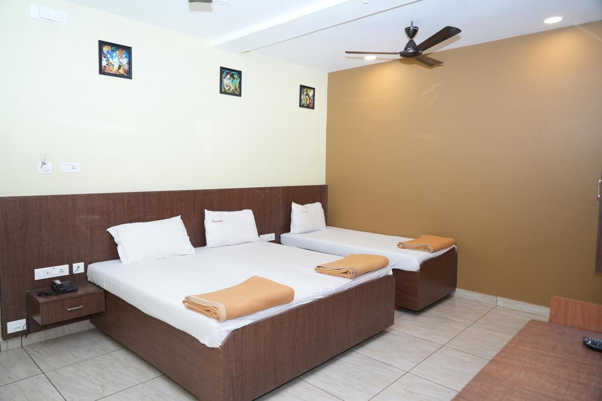 Sri Krishnan Residency Hotel Pollāchi Eksteriør billede