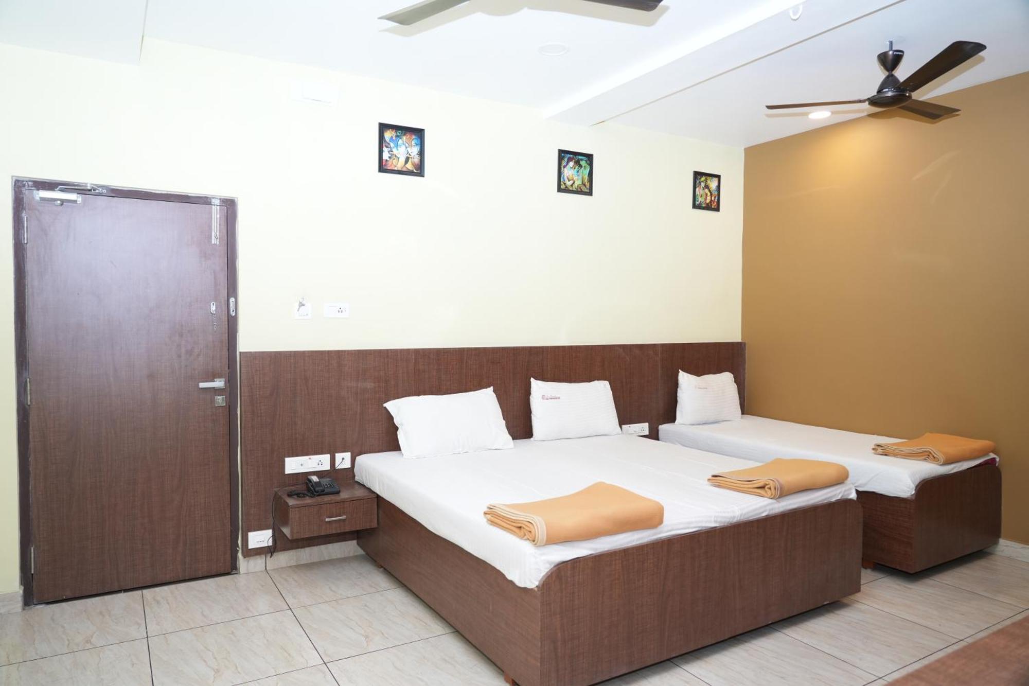 Sri Krishnan Residency Hotel Pollāchi Eksteriør billede