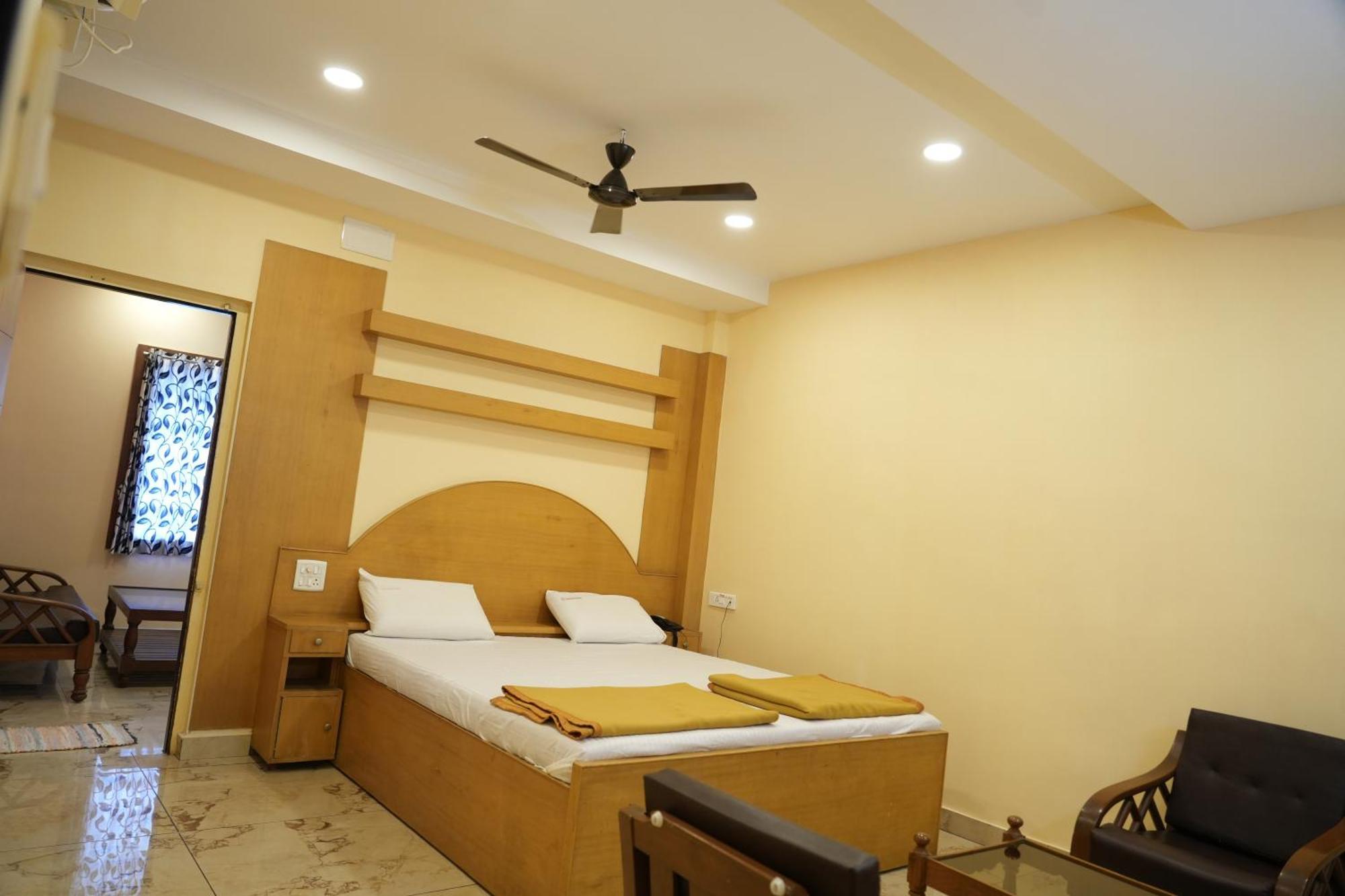 Sri Krishnan Residency Hotel Pollāchi Eksteriør billede
