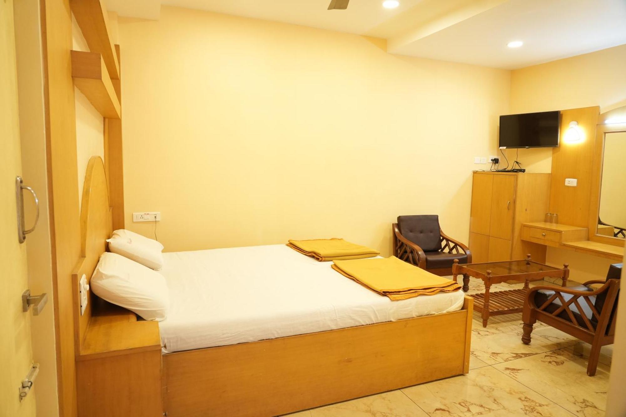 Sri Krishnan Residency Hotel Pollāchi Eksteriør billede