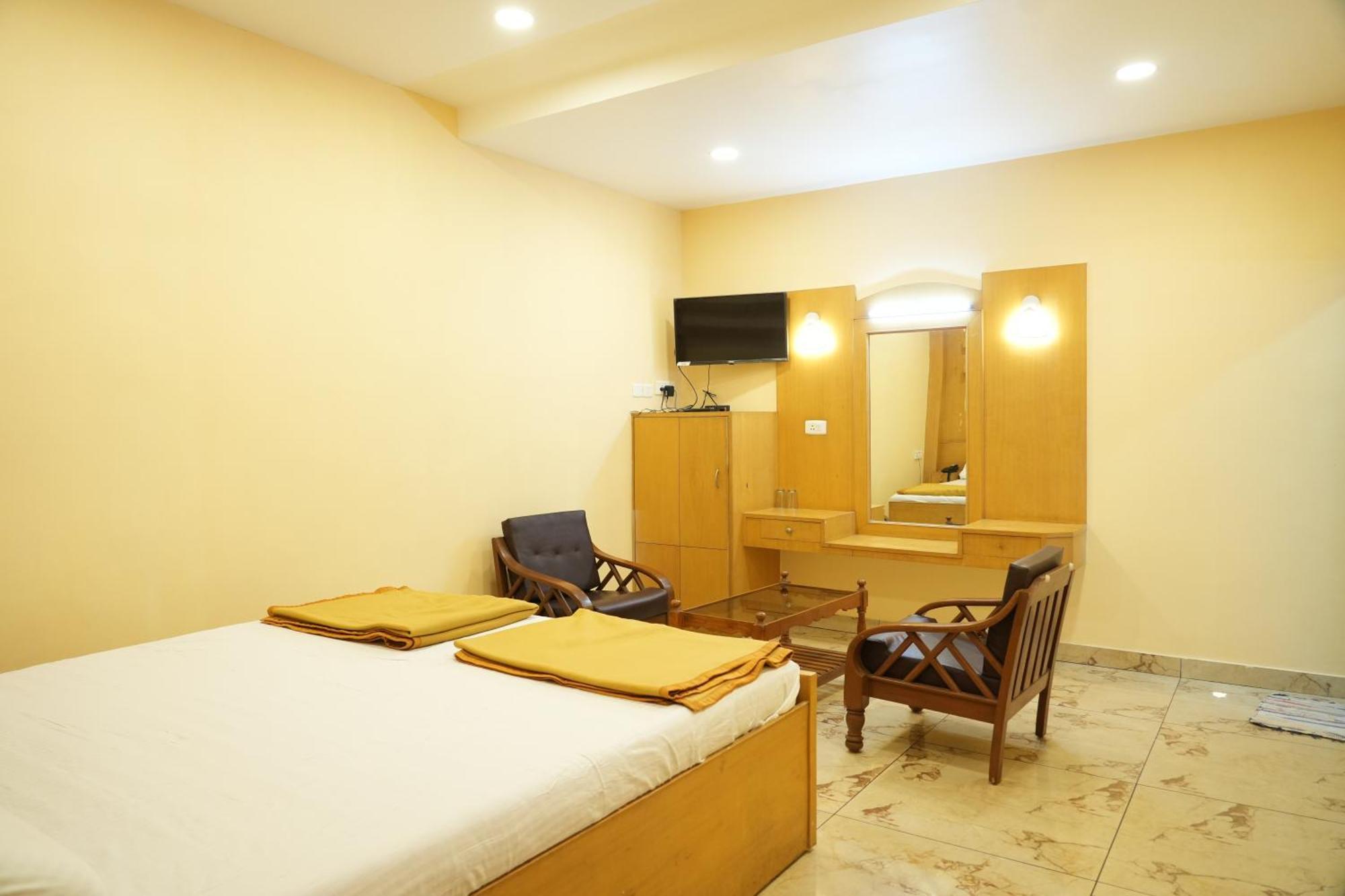 Sri Krishnan Residency Hotel Pollāchi Eksteriør billede