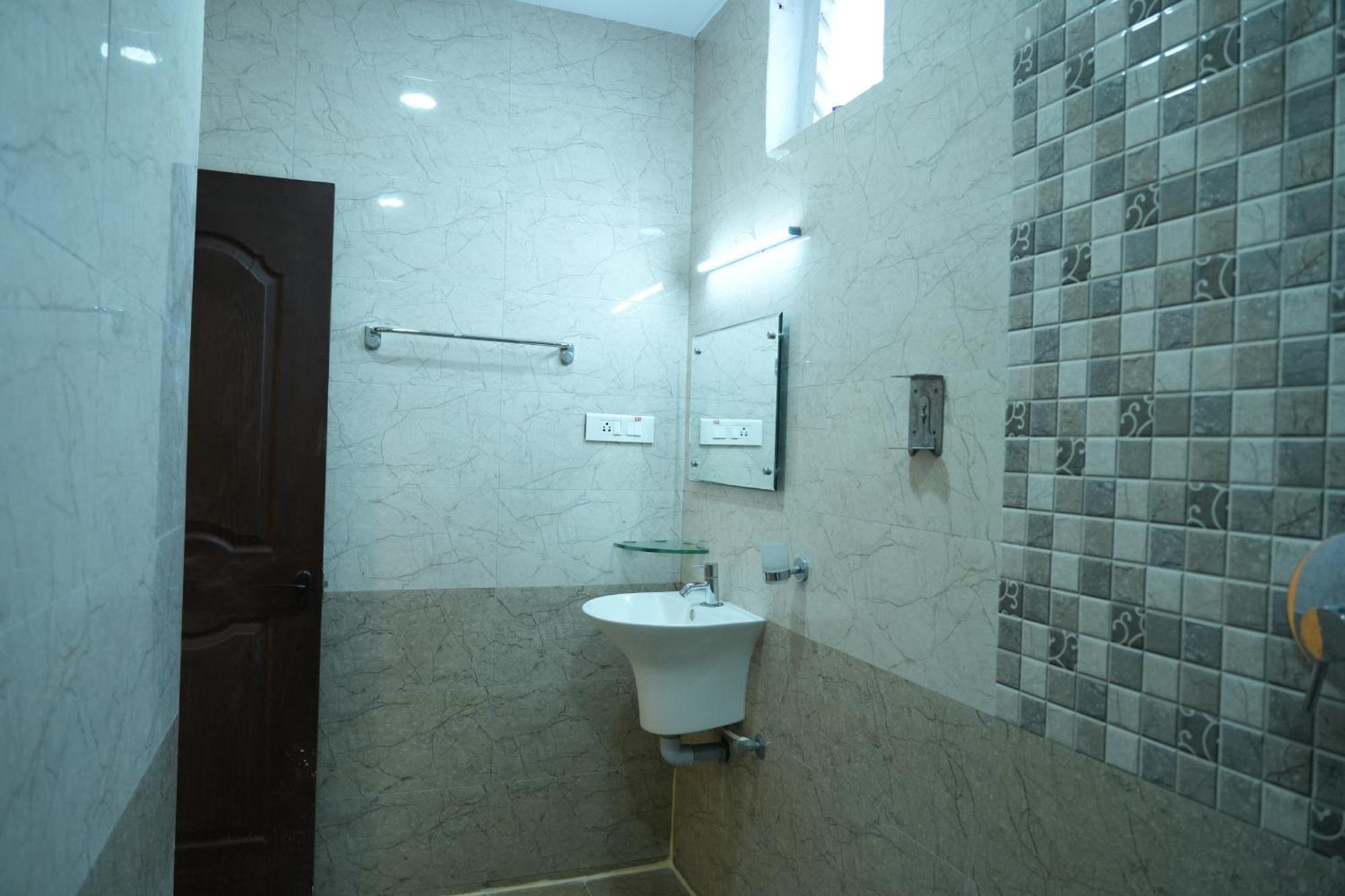 Sri Krishnan Residency Hotel Pollāchi Eksteriør billede